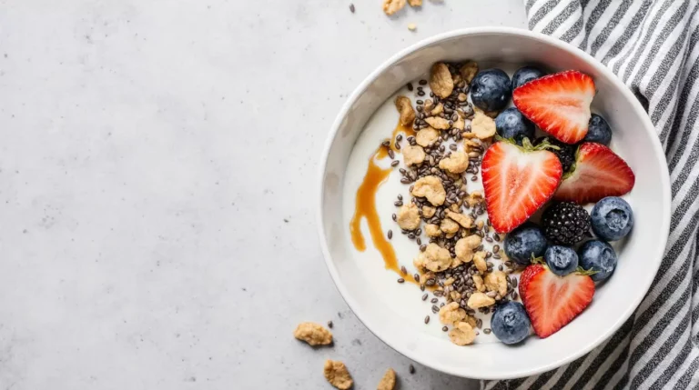 High protein breakfast bowl Recipes with Greek yogurt and toppings